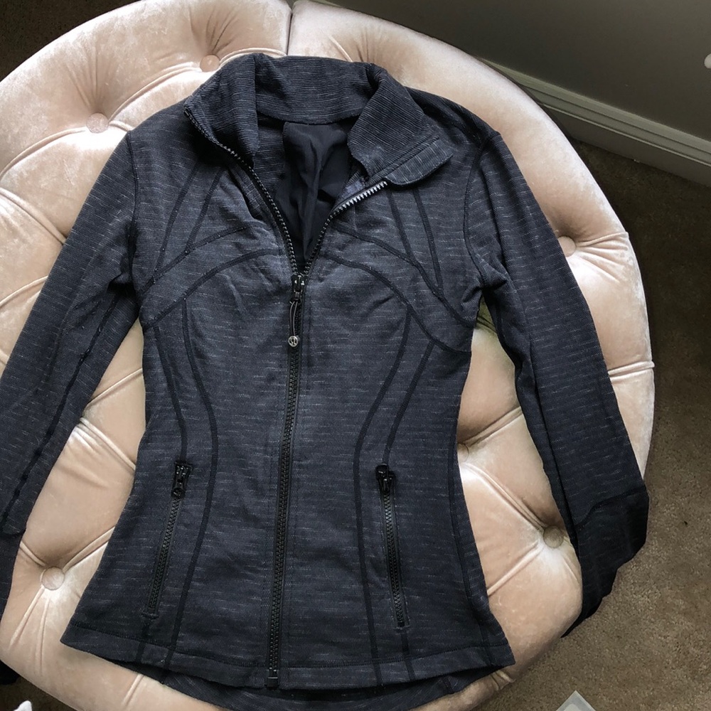 LULULEMON HEATHERED BLACK JACKET SIZE 2